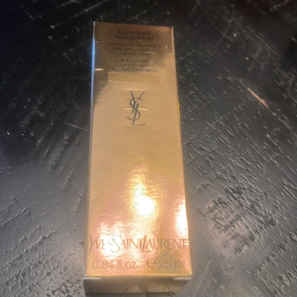Brand new YSL all hours foundation in the shade DN1 - Picture 6 of 7